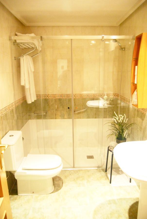 Apartamentos Turisticos Arch Леон Екстериор снимка